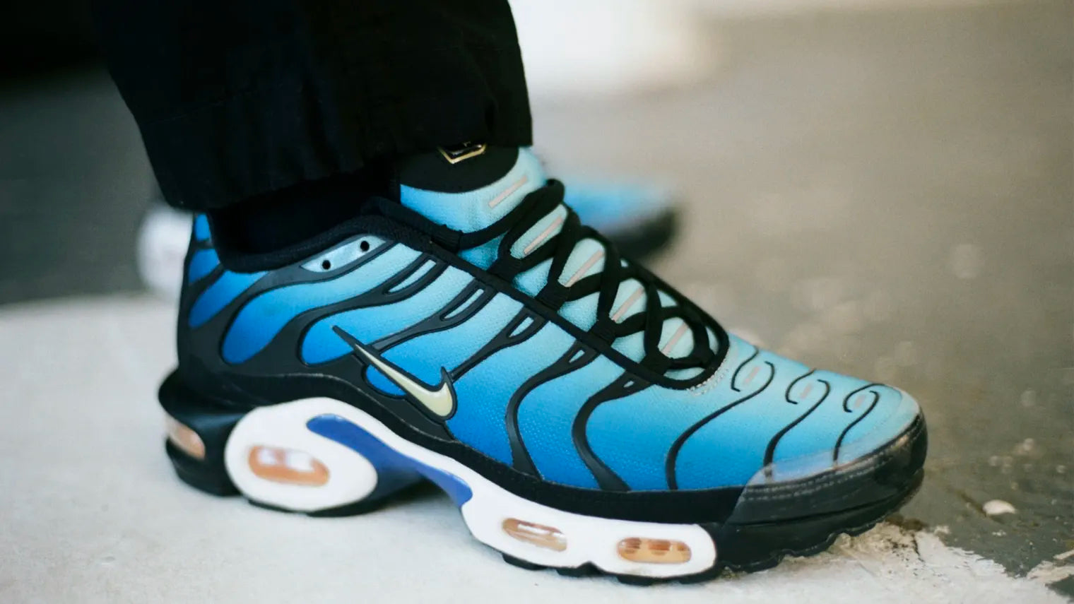 Nike Air Max Plus OG Hyper Blue (2018) — Black / Chamois / Sky Blue / Hyper Blue · Hyper Blue (2018 retro)